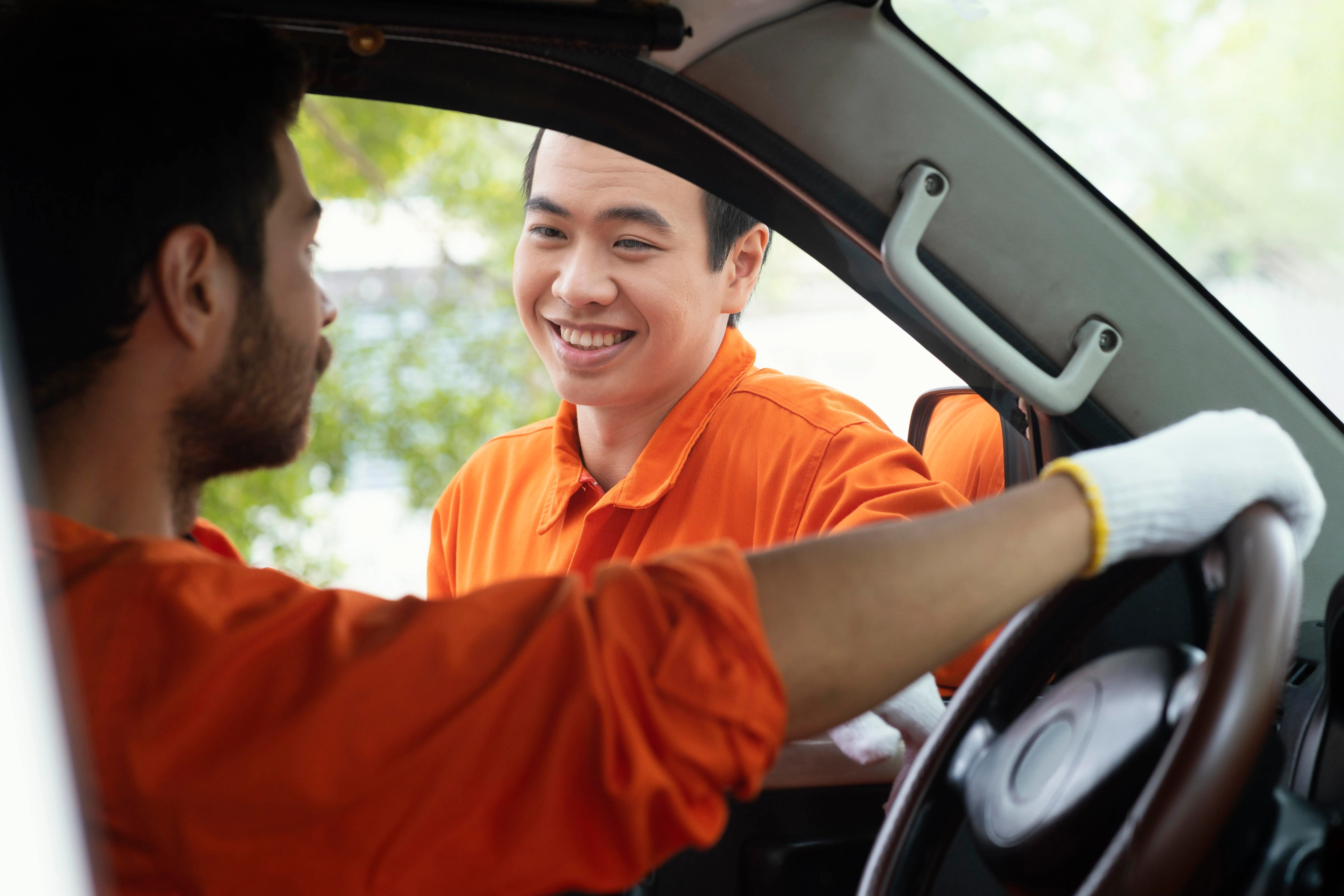 Rental Mobil All-In: Sudah Termasuk Driver, BBM, dan Tol